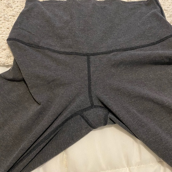 Lululemon cropped grey leggings - Picture 2 of 4